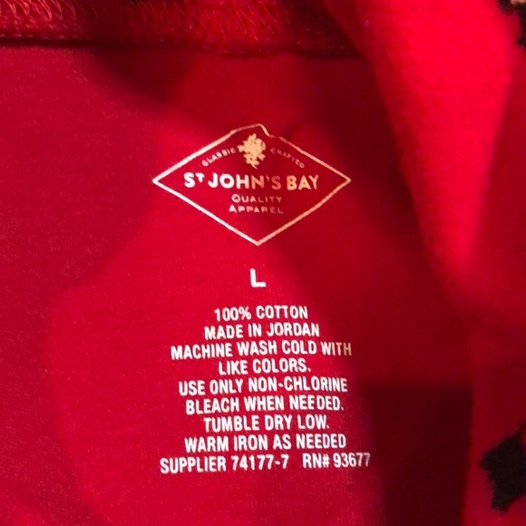 ST. John’s bay red turtleneck with dog print - Picture 4 of 6